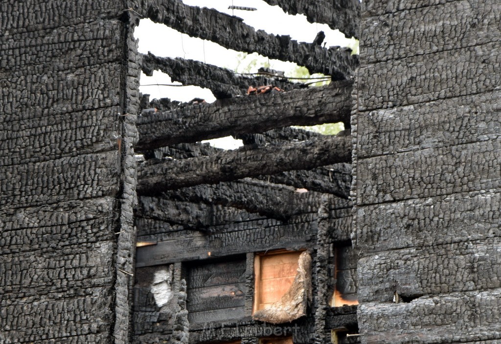 Schwerer Brand in Einfamilien Haus Roesrath Rambruecken P116.JPG - Miklos Laubert